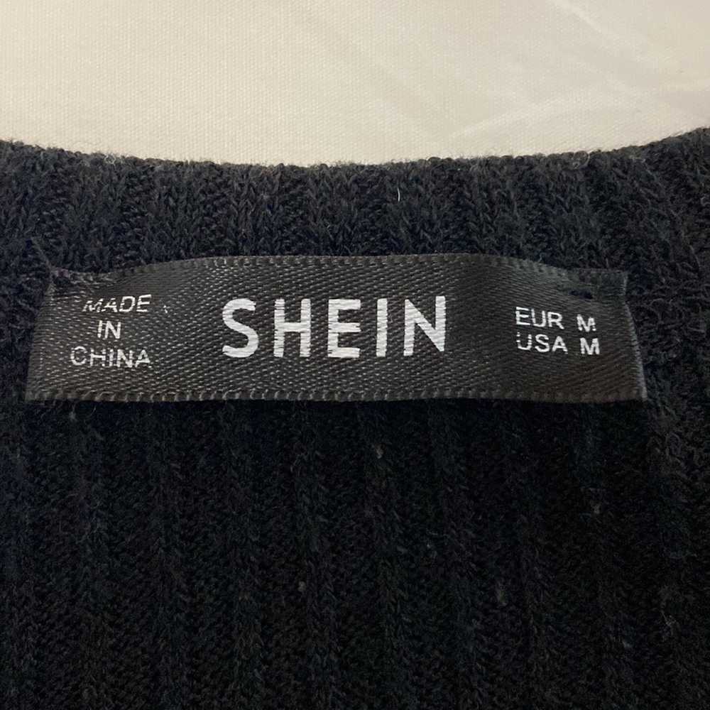 SHEIN Bell Sleeve Sweater. Black. Medium - Picture 4 of 8